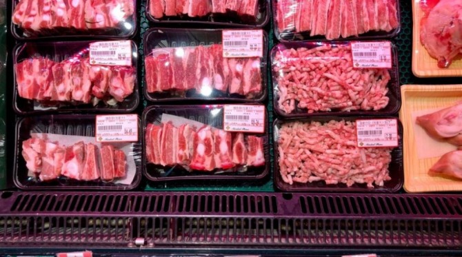 중국이 캐나다 프리고 로얄이 수출하는 돼지고기에서 사료 첨가물 '락토파민'이 검출됐다며 수입을 중단시켰다.