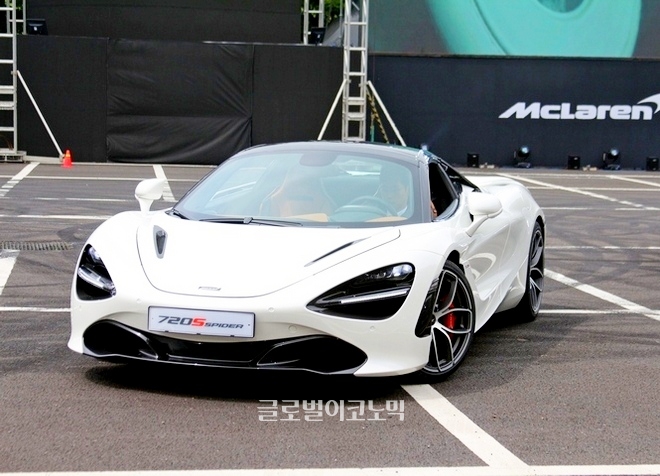 맥라렌 720S 스파이더.