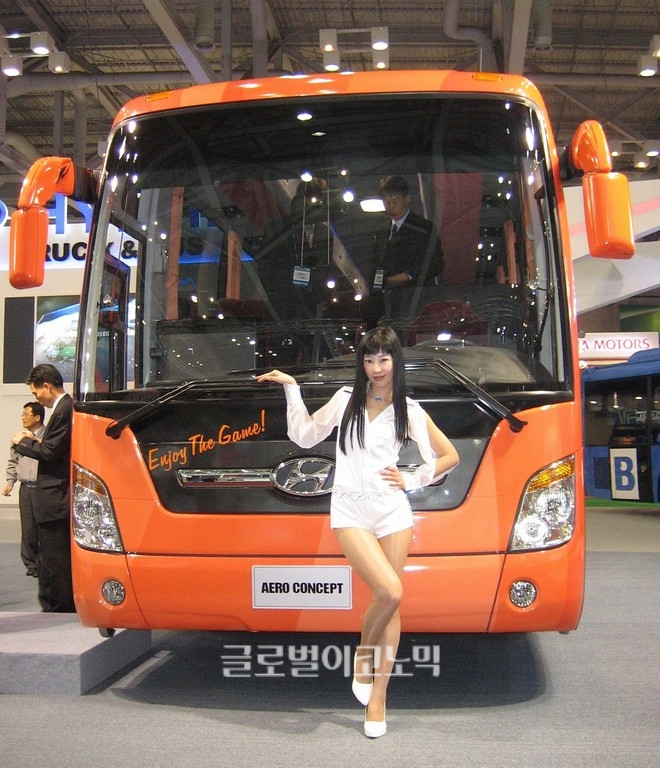 현대차가 알제리 글로벌 그룹과 트럭과 버스의 생산 공장 건립 계약을 체결한다. 부산모터쇼에 전시된 현대차 버스.
