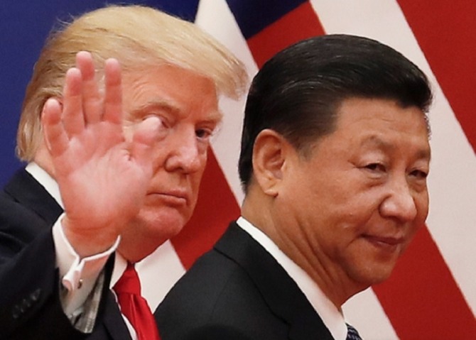 도널드 트럼프 미 대통령(왼쪽)과 시진핑(習近平) 중국 국가주석이 오는 28~29일 일본에서 열리는 주요20개국(G20) 정상회담에서 미-중 정상회담을 갖고 양국간 무역협상 타결을 시도할 것으로 보이지만 부정적인 전망이 우세하다. 사진은 지난 2017년 11월 중국을 방문했던 도널드 대통령의 모습. 사진=AP/뉴시스