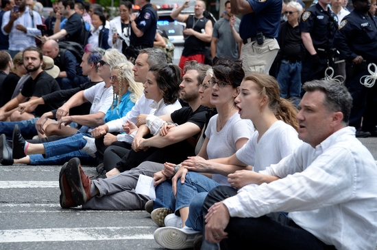 환경운동론자들이 독일 아헨에서 지구온난화 방지 대규모 시위를 벌이고 있다. 사진=로이터/뉴스1