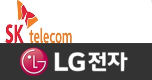 SKT와 LG전자가 25일 서울 금천구 LG전자 가산 R&D 센터에서 5G 클라우드 로봇 개발을 위해 업무협약을 체결했다.