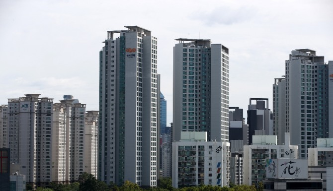 정부의 부동산 규제로 서울 아파트 전세값이 하락하고 있는 것으로 나타났다. 사진=뉴시스
