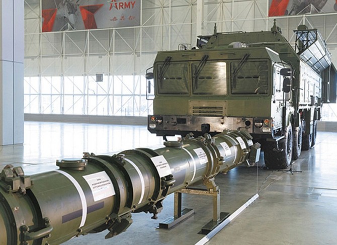 노바토르 미사일 수납 컨테이너와 발사차량. 사진=밀리터리투데이