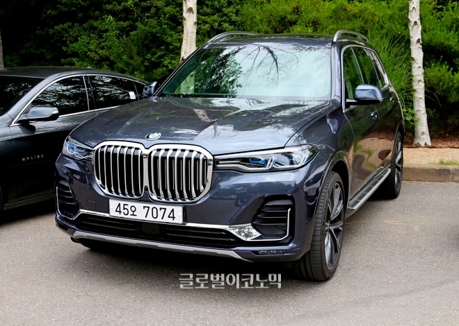 BMW 코리아가 부가가치 제고를 위해 들여온 SUV X7. 