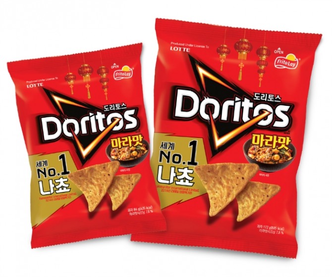 롯데제과는 최근 식품업계에 불고 있는 ‘마라맛’ 열풍을 스낵에 적용한 최초의 제품인 ‘도리토스 마라맛’을 선보였다. 사진=롯데제과