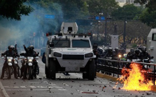 유엔 인권고등판무관실은 4일(현지시간) 베네수엘라 마두로 정권이 정권에 반대하는 시민 등을 5,000여 명이나 살해하는 등 심각한 인권침해가 일어나고 있다고 발표했다.
