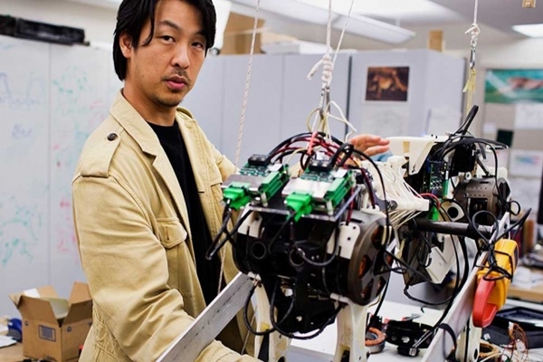 네이버 랩스에 합류한 김상배 MIT교수와 그가 개발한 치타로봇(사진=MIT뉴스)
