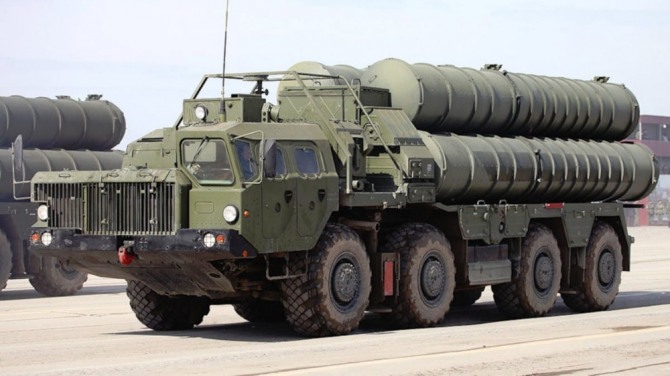 터키가 도입하는 것과 같은 S-400 미사일 발사차량.사진=러시아 국방부
