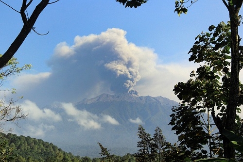 8일 인도네시아에 규모 6.9의 지진이 발생해 쓰나미 경보가 발령됐다.