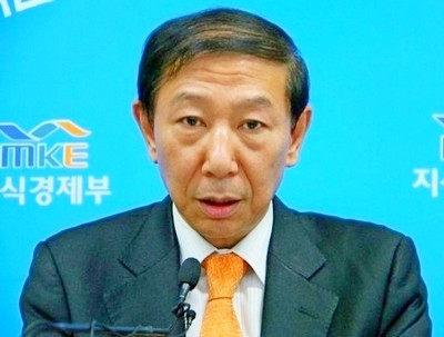 2011년 11월 당시 지식경제부 남기만 주력산업정책관(현 한국반도체산업협회 부회장)이 ‘소재부품 미래비전 2020’을 발표하면서 “2020년에는 일본을 앞지를 것으로 확신한다”고 말했다. 사진=정수남 기자
