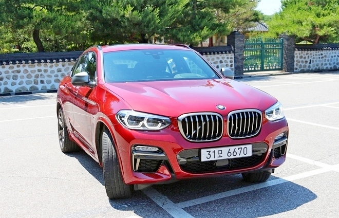 BMW X4는 2014년 출시 이후 20만대 이상이 판매된 BMW의 스테디셀러로 이번 X4 M40d는 2세대 모델이다. BMW 코리아는 부가자치가 높은 M브랜드 마케팅을 강화한다. 사진 정수남 기자