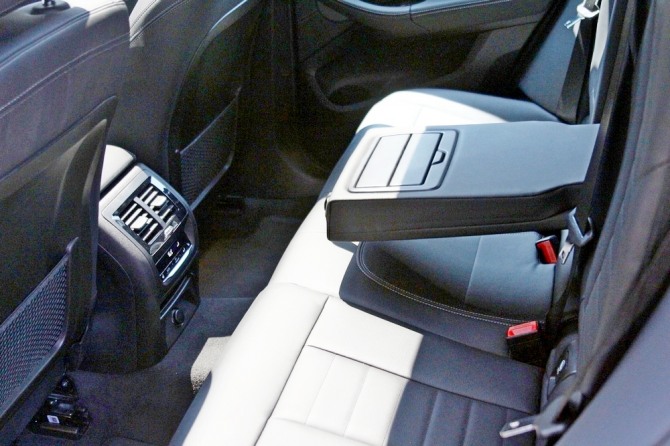 M40d는 최근 서구화 된 체형을 고려해 넉넉한 레그룸과 시트 엉덩이 부분을 깊게 팠다.  사진=정수남 기자