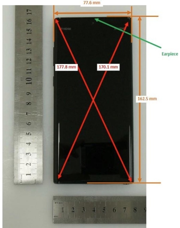 갤럭시노트10 플러스, 또는 갤럭시노트10프로의 크기를 보여주는 측정결과. FCC에 따르면 갤럭시노트10 가운데 큰 모델은 가로 162.5mm, 세로 77.6mm로 측정된다. 전작 갤럭시노트9은 161.9 x 76.4mm다. (사진=FCC,더버지)