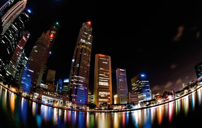 사진은 싱가포르 금융가의 야경 모습.