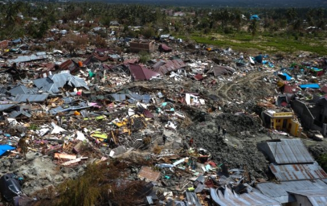 사진은 지난해 9월 발생한 지진해일(쓰나미)로 폐허가 된 인도네시아 술라웨시섬의 한 마을. 