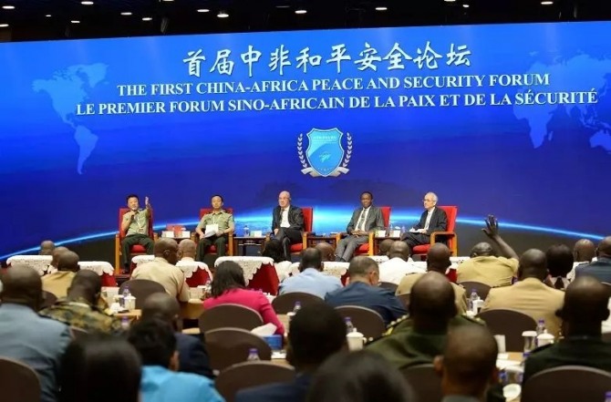 중국과 아프리카 각국의 군(軍) 및 국방 당국자들이 베이징에서 평화구축과 안보에 대해 논의하는 포럼이 15일 시작됐다.
