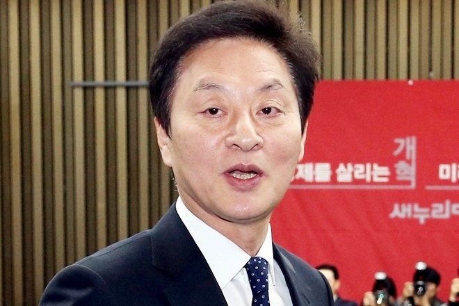 정치인에서 음식점 사장, 가수, 방송인, 시사평론가까지 다양한 삶을 살았던 정두언 새누리당 전 의원이 자살로 62세의 생을 마감했다. 사진=연합뉴스