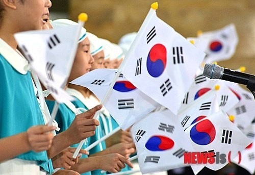 [제헌절] 참 이상한 공휴일,  빨간날에서 빠진 이유…이명박 전 대통령의 선택,  적폐청산