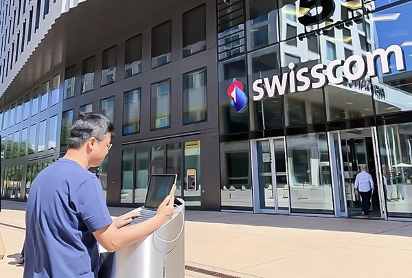 SK텔레콤이 스위스 1위이동통신사업자인 스위스콤과 손잡고 17일 0시부터 세계 최초로 5G 로밍서비스를 시작한다. SK텔레콤 직원이 스위스 현지에서 5G로밍 서비스를 테스트하고 있다.(사진=SK텔레콤)