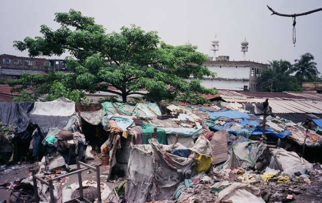 사진은 인도 빈곤층의 열악한 주고환경 모습.