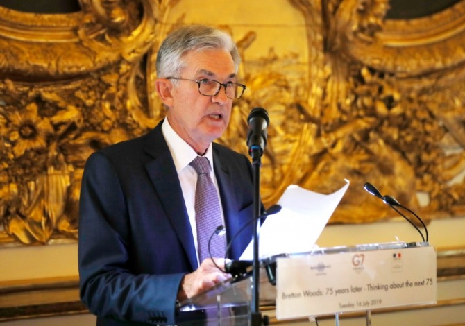제롬 파월 미국 연방준비제도(Fed) 의장이 16일(현지시간) 프랑스 파리에서 열린 브레튼우즈 75주년 기념 컨퍼런스에 참석해 연설을 하고 있다. 사진=뉴시스