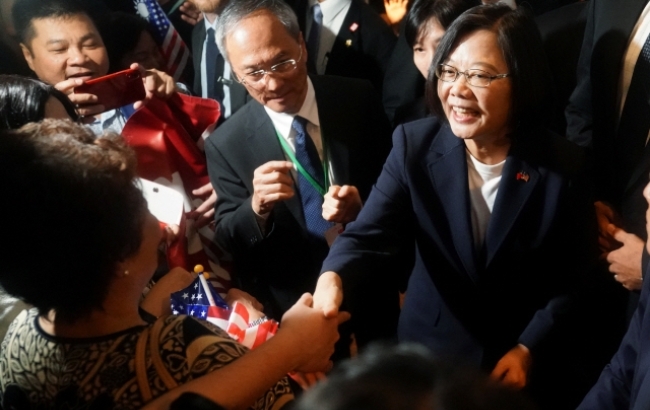 차이잉원 대만 총통이 순방지인 미국에서 교민들의 열렬한 환영을 받고 있다.
