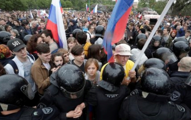 사진은 지난 12일(현지시간) 발생한 모스크바 시민들의 반정부시위.