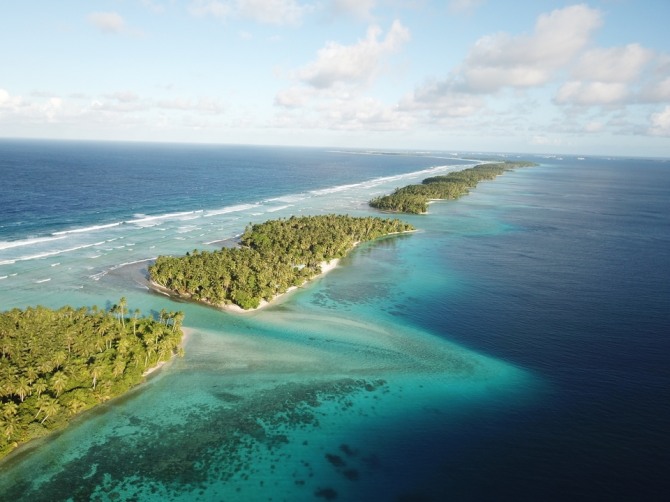 산호초로 구성된 태평양의 마샬군도는 기후변화에 따른 해수면 상승의 위협을 받고있다.   