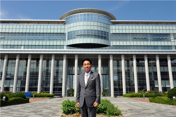 사진=국토부장관 표창을 수상한 인천대 도시건축학부 김용식 교수