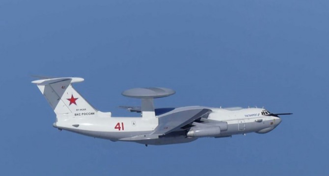 23일 독도 인근을 비행하는 러시아 A-50 조기경보통제기. 일본 방위성 통합막료감부가 공개한 사진이다. 사진=VOA