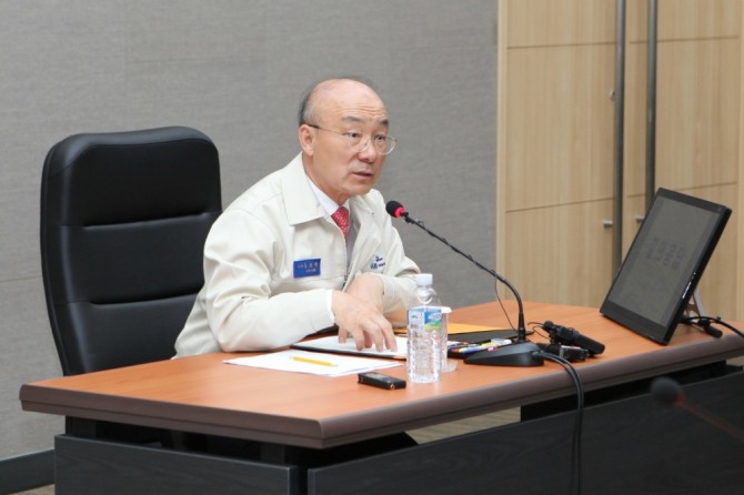 김조원 한국항공우주산업(KAI) 사장이 지난 5월15일 열린 기자간담회에서 기자 질문에 답변하고 있다. 사진=한국항공우주산업(KAI)