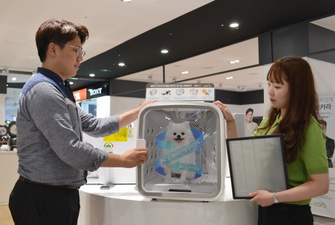 전자랜드가 반려동물을 키우는 인구 1000만 시대를 맞아 쿠쿠에서 운영하는 라이프스타일 펫 브랜드 ‘넬로(Nello)’의 ‘펫 에어샤워 앤 드라이룸’ 판매를 시작했다. 사진=전자랜드