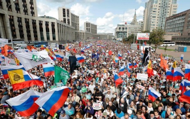 사진은 지난 20일 모스크바 도심에서 열린 공정선거 촉구 대규모시위.