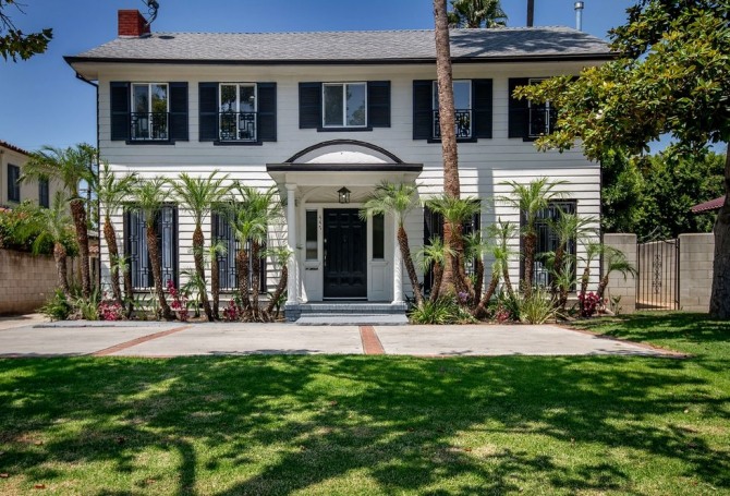 영국 해리 왕자 부인 매건 비가 과거 소유했던 LA 저택이 약 180만 달러(약 22억 원)로 부동산 시장에 매물로 나왔다.