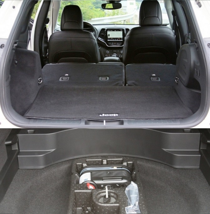 신형 체로키 오버랜드의 기본 트렁크 공간은 731ℓ, 2열을 접으면 1549ℓ, 스페어타어 공간까지 적재 공간으로 이용하면 최대 1800ℓ까지 확대된다. 사진= 정수남 기자