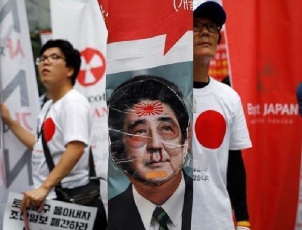 일본이 한국을 화이트국에서 제외한 것에 항의하는 한국민들이 지난 2일 반일캠페인을 벌이고 있다. 
