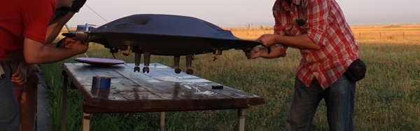 루마니아연구원들이 비행접시 시제품 작업을 하고있다. (사진=ADIFO에어크래프트)