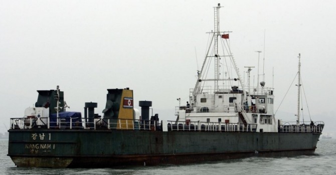북한에 노후선박이 많아 해외 안전검사를 통과하지 못하고 있는 것으로 나타났다. 지난 2006년 10월 홍콩에서 안전규정 위반으로 억류된 북한 선박 강남1 호. 사진=VOA
