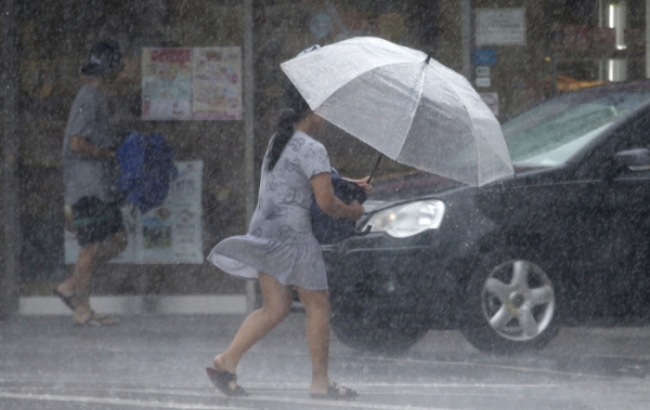 월요일인 12일은 제9호 태풍 '레끼마'의 영향으로 전국이 대체로 흐리고 비가 오겠다.