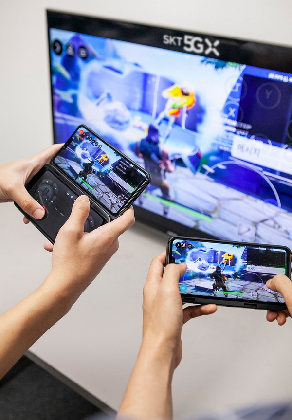 '5GX MEC' 기반 게임&방송 플랫폼 'Watch&Play' 시연 모습. (사진=SKT)