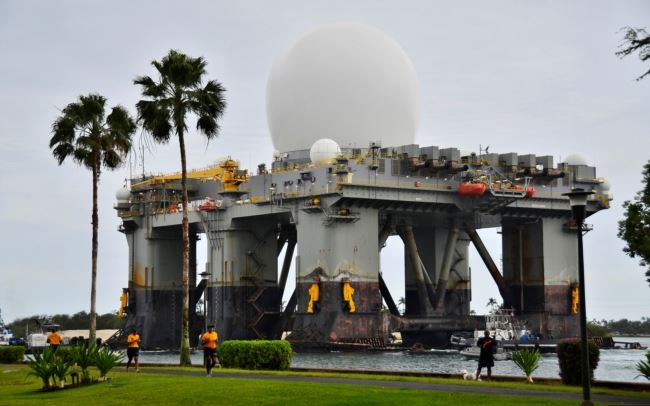 미국 하와이 펄하버-힉컴 합동기지에 배치된 탄도탄탐지 해상 X-밴드 레이더(SBX). 사진=로이터