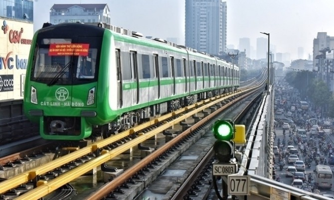 하노이의 메트로 전철의 상당 부분은 ODA의 원조에 의해 건설되었다.  