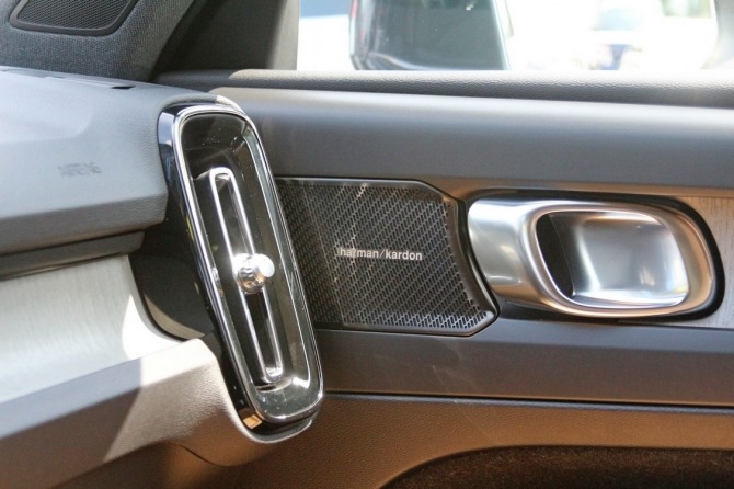 XC40은 하만카돈 오디오 시스템을 탑재해 90과 60의 바우어 앤 웰킨스의 오디오 시스템을 탈피했다. 사진=글로벌이코노믹 정수남 기자