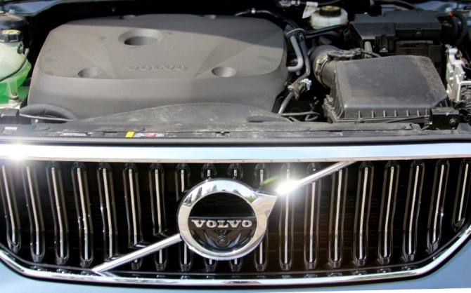 XC40 싱글 터보 4기통 가솔린 엔진은 속도를 즐기는 2030을 위해 시속 240㎞까지 올릴 수 있다. 이 엔진은 수동 겸용 자동8단 변속기와 조합으로 연비 10.3㎞/ℓ를 실현했다. 사진=글로벌이코노믹 정수남 기자
