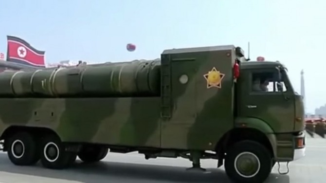 북한판 패트리엇 지대공 미사일로 통하는 KN-06.사진=조선중앙통신