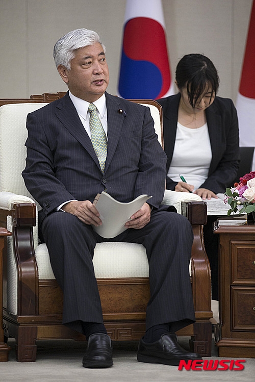 지난 2015년 10월 서울 용산구 국방부에서 열린 한일국방장관 회담에 참석한 나카타니 겐 전 일본 방위상. 사진=뉴시스