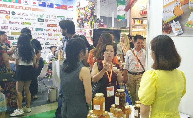 동신대 풀뿌리기업육성사업단은 지난 7일부터 10일까지 4일 동안 베트남 '사이공 전시컨벤션센터'에서 열린 '베트남 식음료 박람회'에 참가했다. /동신대학교=제공