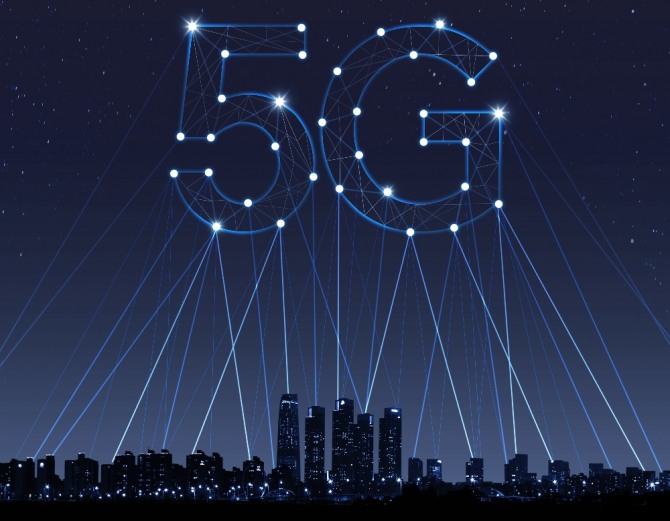 세계 최대의 제5세대(5G) 이동 통신 네트워크 구축을 둘러싼 패권 다툼에서 승기를 잡기 위해, 중국이 5G 기지국 건설에 박차를 가하고 있다. 자료=글로벌이코노믹