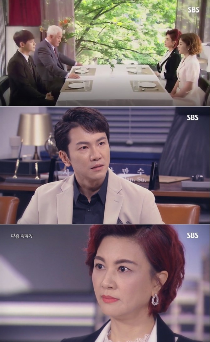 30일 오전 방송되는 SBS 일일드라마 '수상한 장모'(극본 김인강, 연출 이정훈) 73회에는 오은석(박진우 분)과 제니(정체 최경아, 신다은 분)가 양가 상견례를 하는 가운데 안만수(손우혁 분)는 생모 왕수진(정체 흑장미, 김혜선 분)에게 제니와 그녀의 친엄마 지화자(윤복인 분)를 만나게 허락해주라고 압박한다. 사진=SBS '수상한 장모' 73회 예고 영상 캡처
